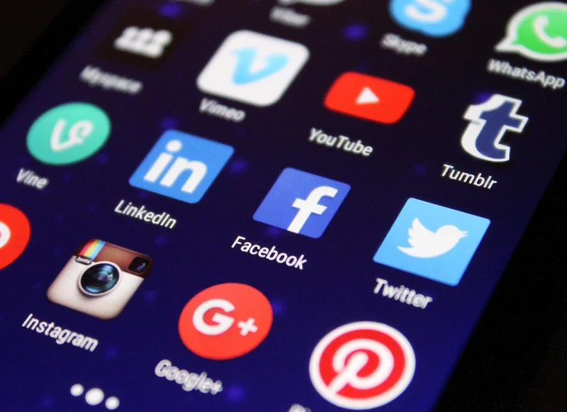 Comment les réseaux sociaux influencent-ils le SEO ?